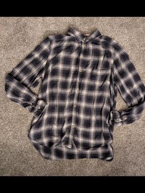 👋 EUC Ladies American Eagle Outfitters Black & Cream Plaid Button Shirt Size L